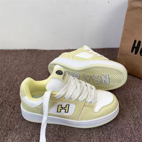 Damen Sportliche Sneakers mit kontrastierenden Farbakzenten und dämpfender Sohle EB