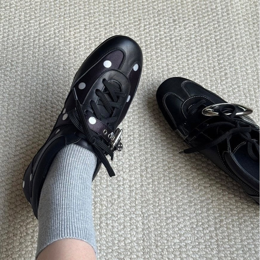 Damen sportive Sneakers mit einzigartigem Punktedesign und stabiler Sohle EB