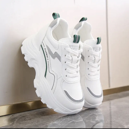 Damen Chunky Sneakers mit trendiger Sohle und dynamischem Design EB