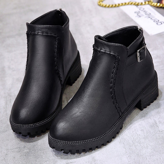 Damen nan klassische knöchelhohe Ankle-Boots aus synthetischem Leder mit robuster Profilsohle und Ziergurt EB