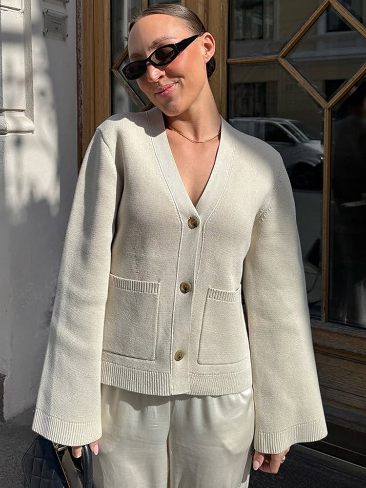 Damen lässige Strickjacke mit weitgeschnittenen Ärmeln und Knopfdetail EB