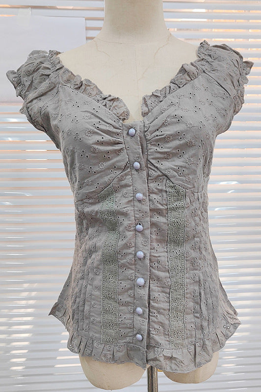 Damenbluse mit romantischem Rüschendesign und dekorativen Knopfdetails EB