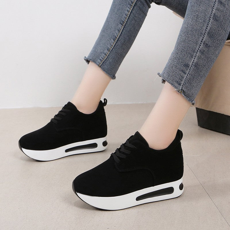 Damen Sneakers mit elegantem Plateau und atmungsaktiver Sohle EB