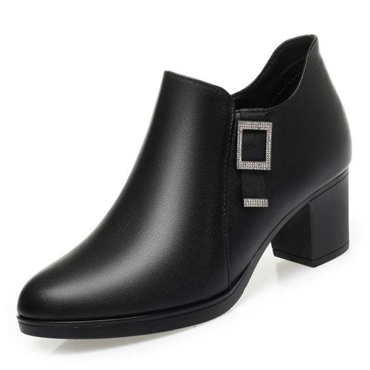Damen Elegante Stiefeletten mit modischem Schmuckdetail EB