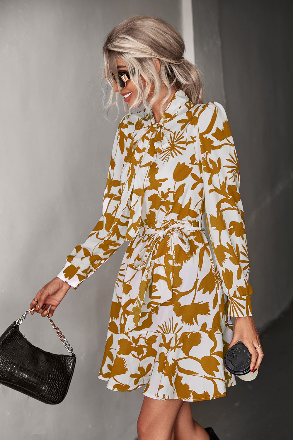 Damen Kleid mit hochgeschlossenem Kragen und modischem Blumendruck EB