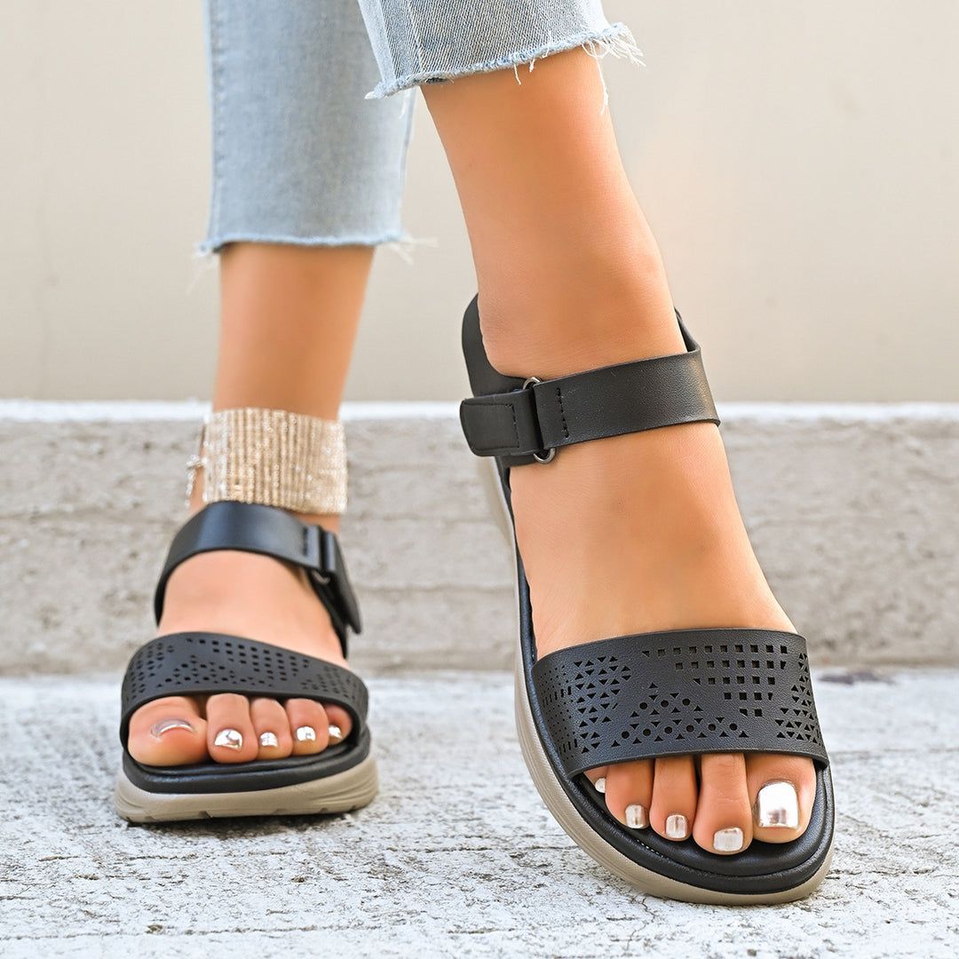 Damen Komfortable Riemensandalen mit perforiertem Design und verstellbarem Riemen EB