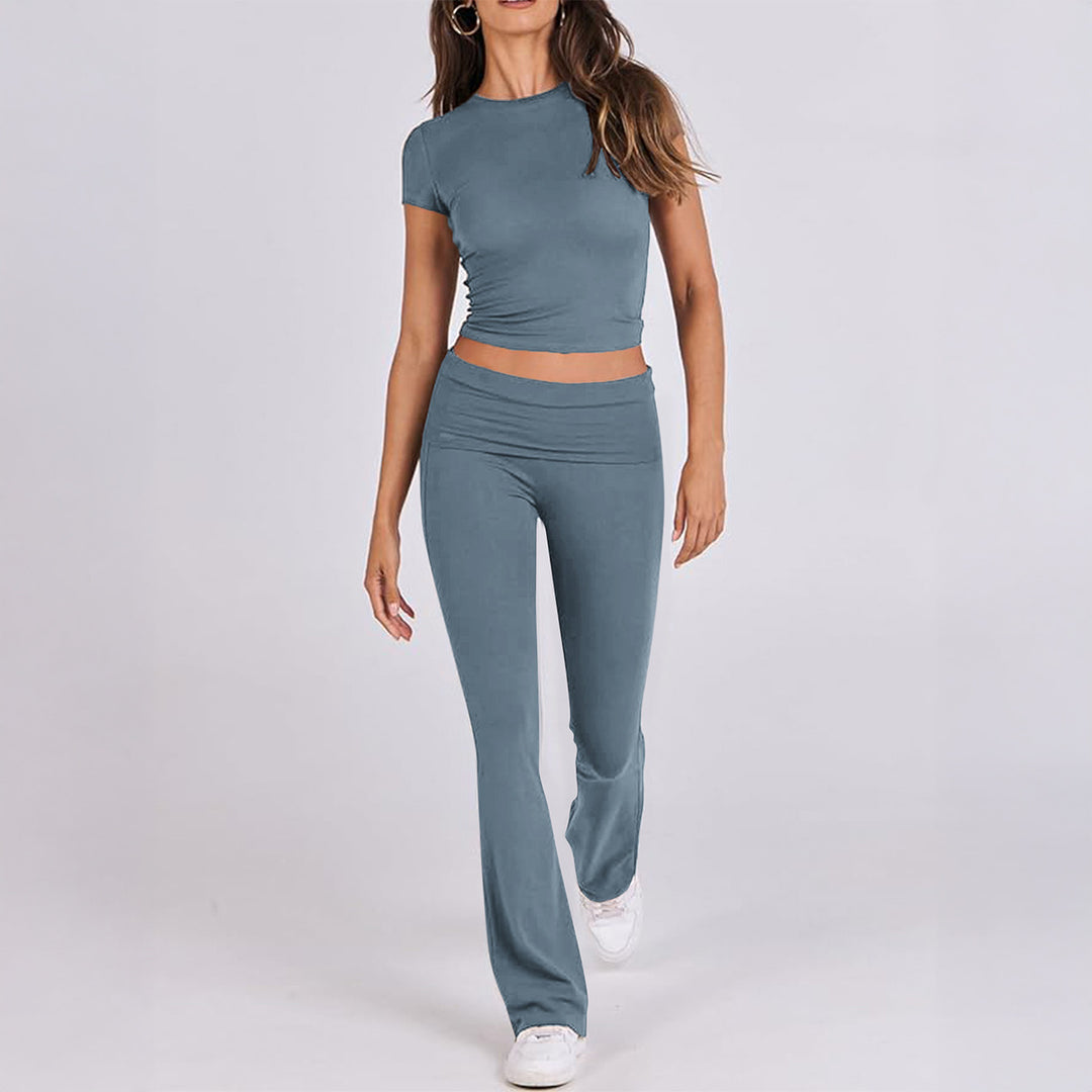 Damen Kombination aus figurbetontem T-Shirt und Schlaghose EB