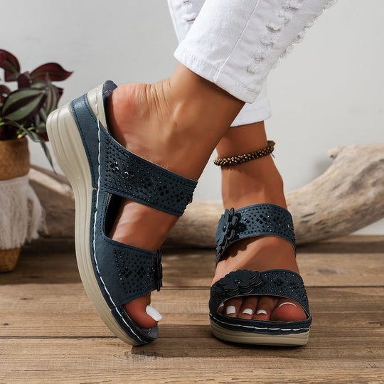 Damen Elegante Freizeitsandalen mit floralen Akzenten EB