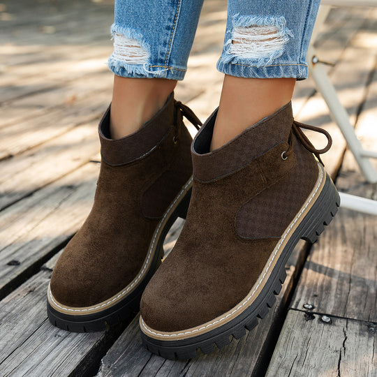 Damen  kurze Wildleder-Stiefelette mit robuster Profilsohle und gepolstertem Schaft EB