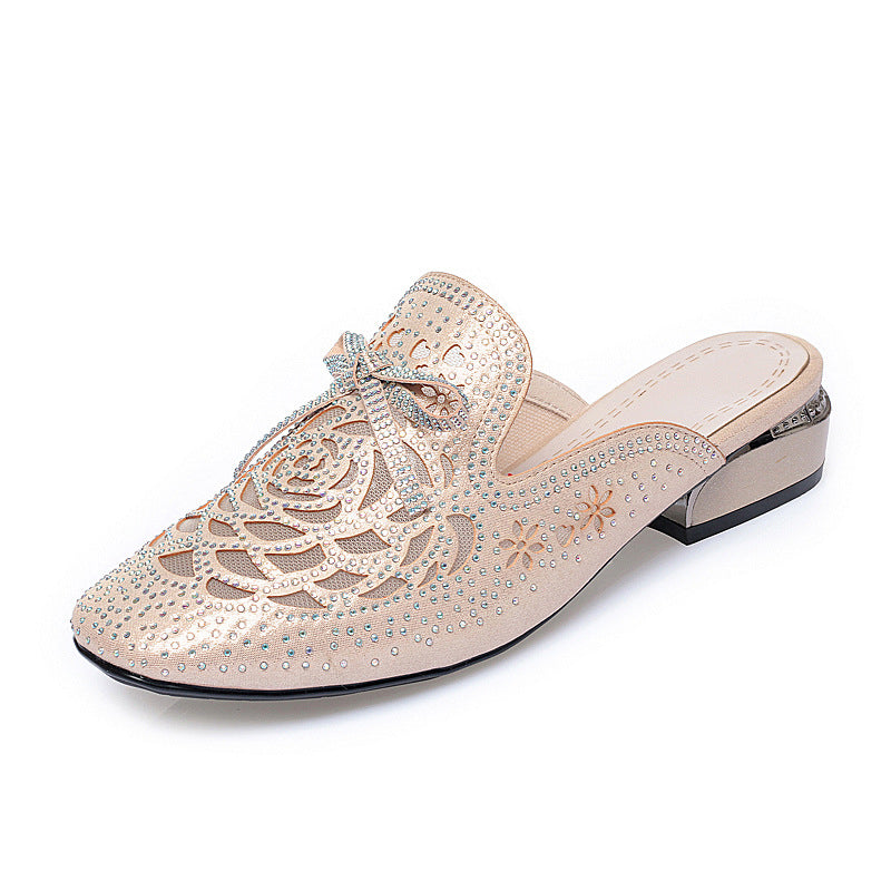 Damen Mules mit funkelndem Strassbesatz und elegantem Spitzenmuster EB