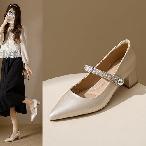 Damen spitze Pumps mit verziertem Riemchen und elegantem Blockabsatz EB