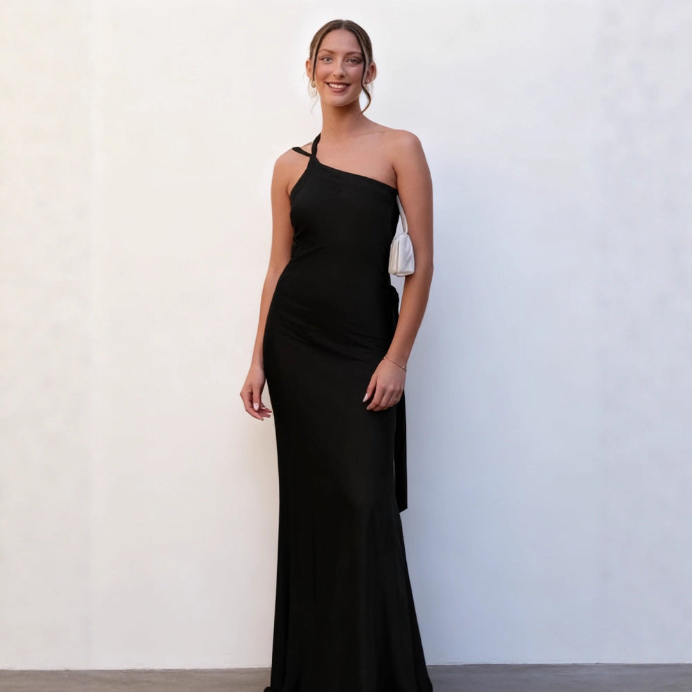 Damen elegantes Maxikleid mit asymmetrischem Halterdesign und schimmerndem Satin EB