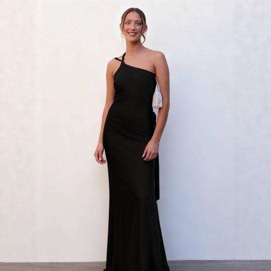 Damen elegantes Maxikleid mit asymmetrischem Halterdesign und schimmerndem Satin EB