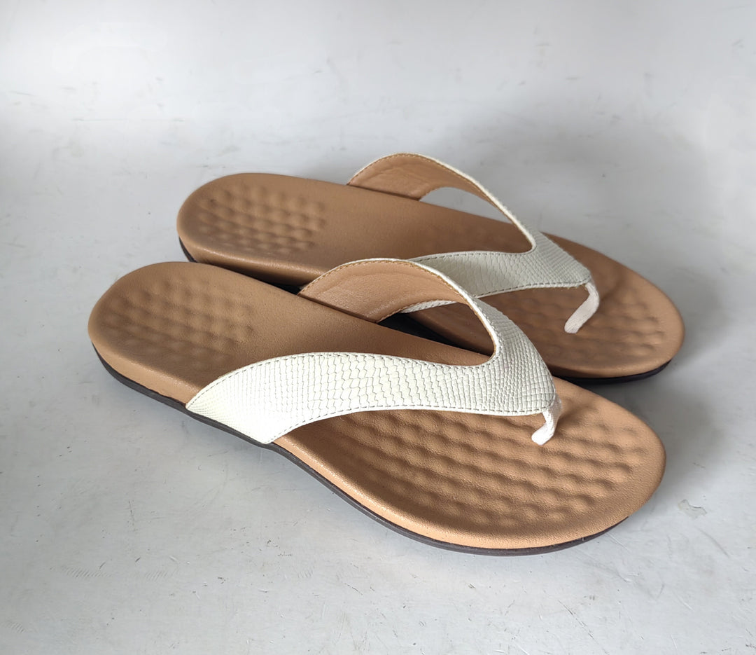 Damen Elegante Zehentrenner-Sandalen mit modischem Riemendesign EB