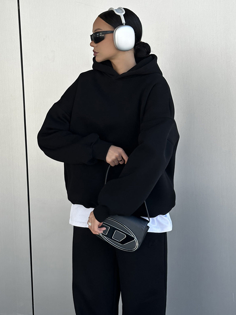 Damen urbanes Oversize-Lounge-Set mit Kapuzenpullover, locker geschnittener High-Waist-Jogginghose und passender Mütze Eichborn Berlin