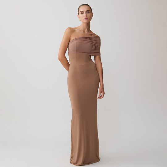 Damen Elegantes und figurbetontes Maxikleid mit einem Schulterdesign und sanften Raffungseffekten EB