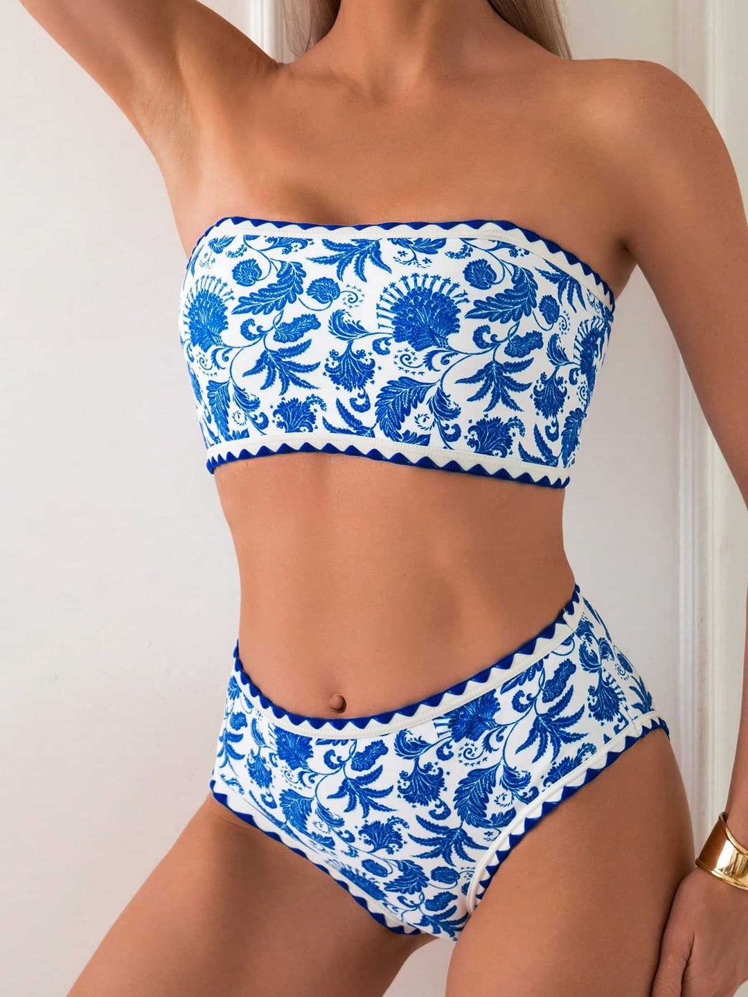 Damen Bandeau-Bikini mit trendigem floralen Design EB