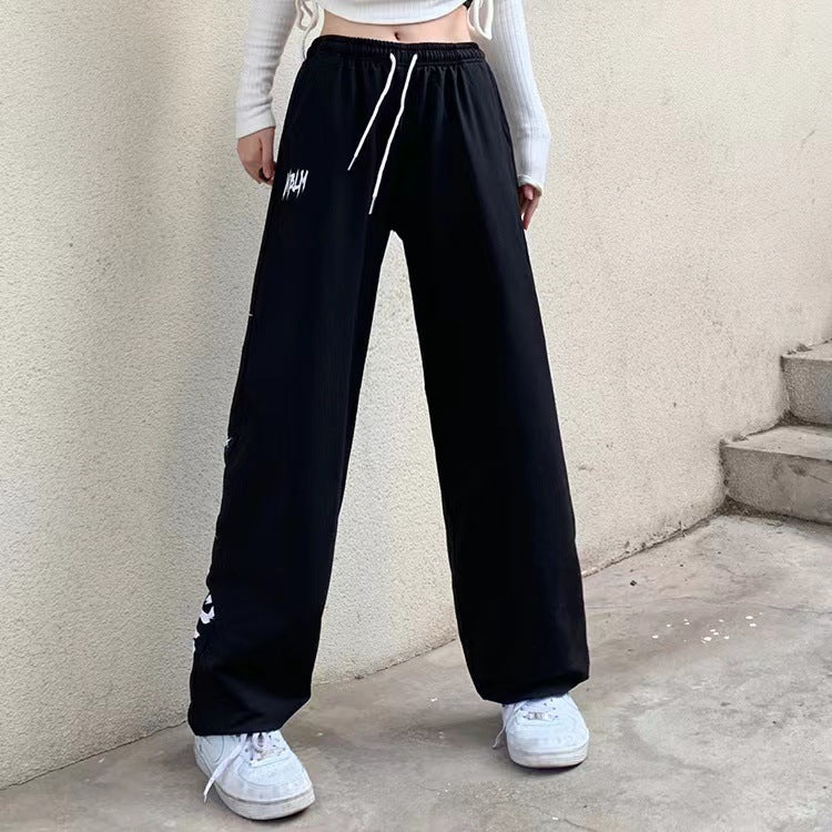 Damen nan locker geschnittene Wide‑Leg Jogginghose mit hohem Bund und markantem Seitenschriftzug EB