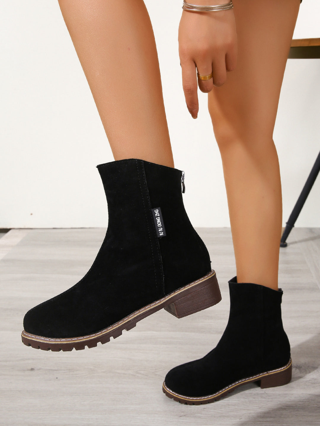 Damen Modische Ankle Boots aus Wildleder mit Reißverschluss EB