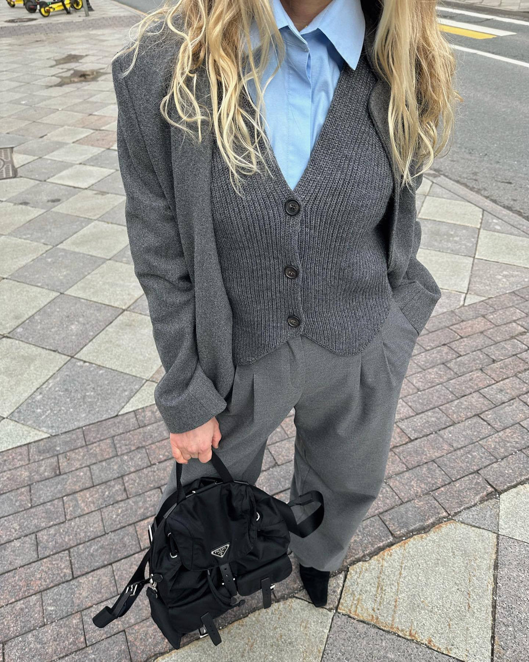 Damen elegante Business-Jacke mit strukturiertem Design und praktischen Taschen EB