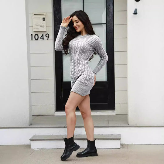 Damen Strickkleid mit kunstvollem Zopfmuster und figurbetontem Schnitt EB