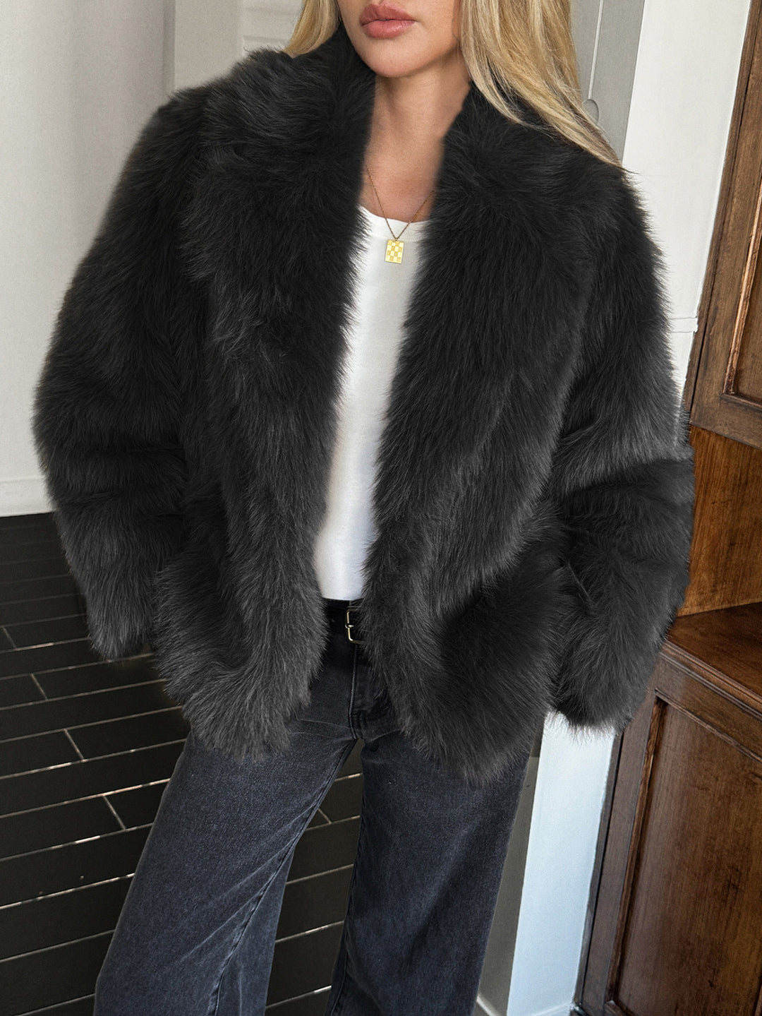 Damen nan kurzer Faux‑Fur Mantel mit voluminösem Schalkragen, Oversize‑Passform und weichen Textur EB