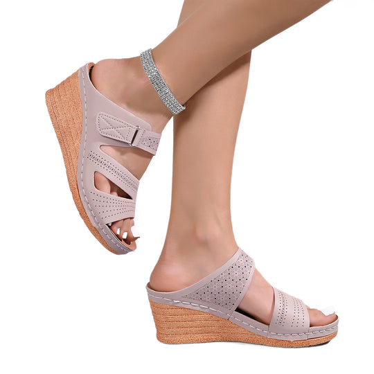 Damen Wedge-Sandalen mit elastischem Riemendesign und perforierter Oberfläche EB