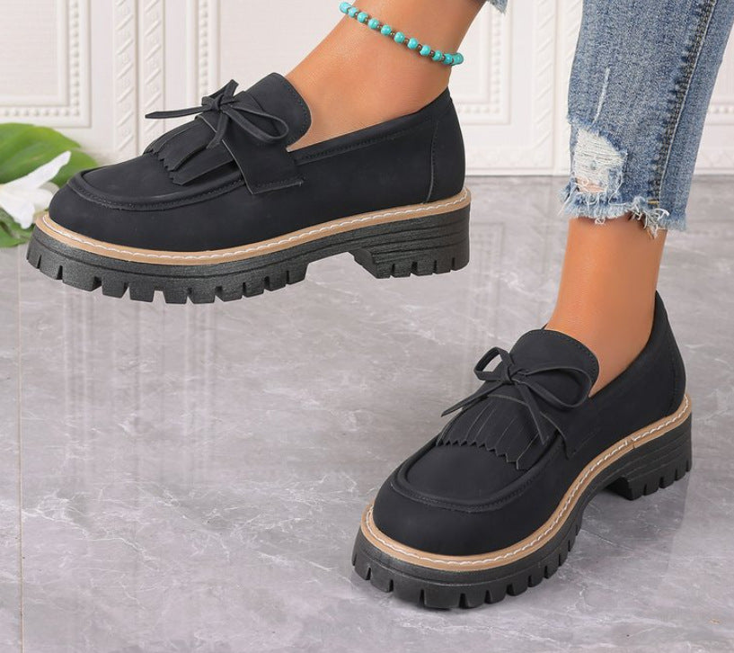 Damen Komfortable Slip-On Loafer mit fransigen Details EB
