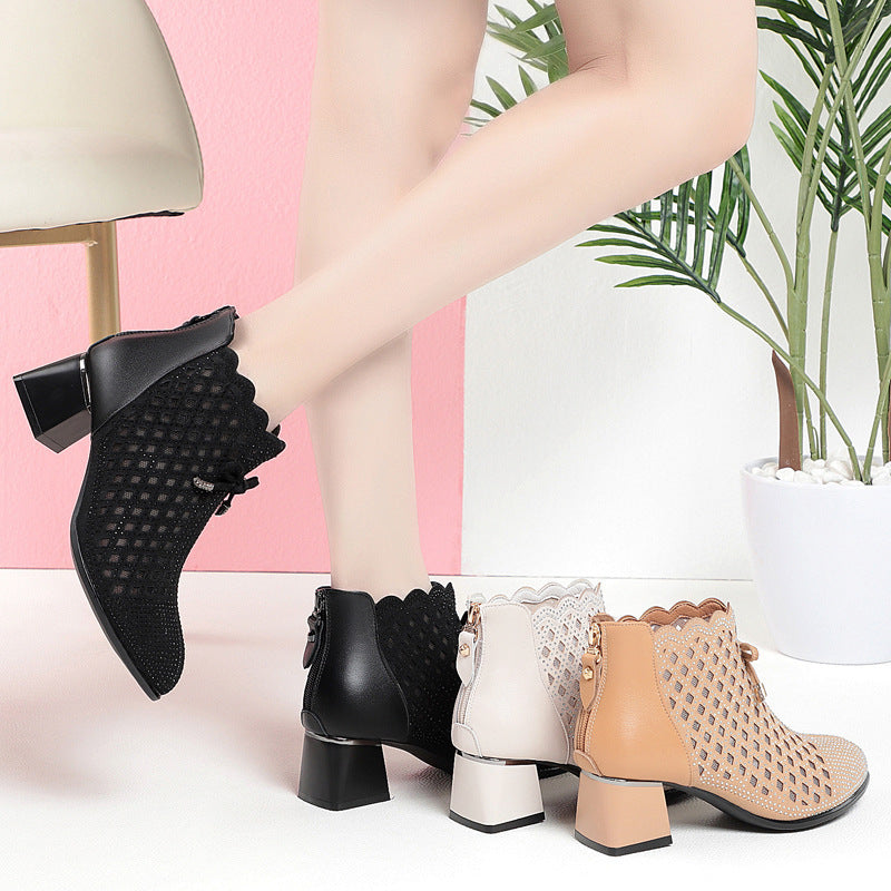 Damen Elegante Stiefeletten mit luftiger Netzstruktur und funkelnden Schmuckdetails EB