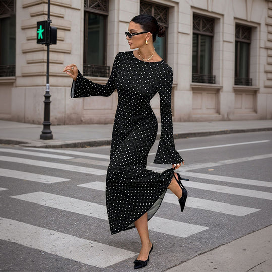Damen elegantes Polka‑Dot Maxikleid mit tailliertem Oberteil, Trompetenärmeln und fließendem A‑Linien‑Rock Eichborn Berlin