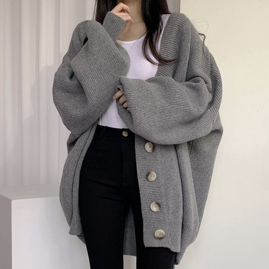 Damen Grobstrick Cardigan mit oversized Schnitt und dekorativen Knöpfen EB