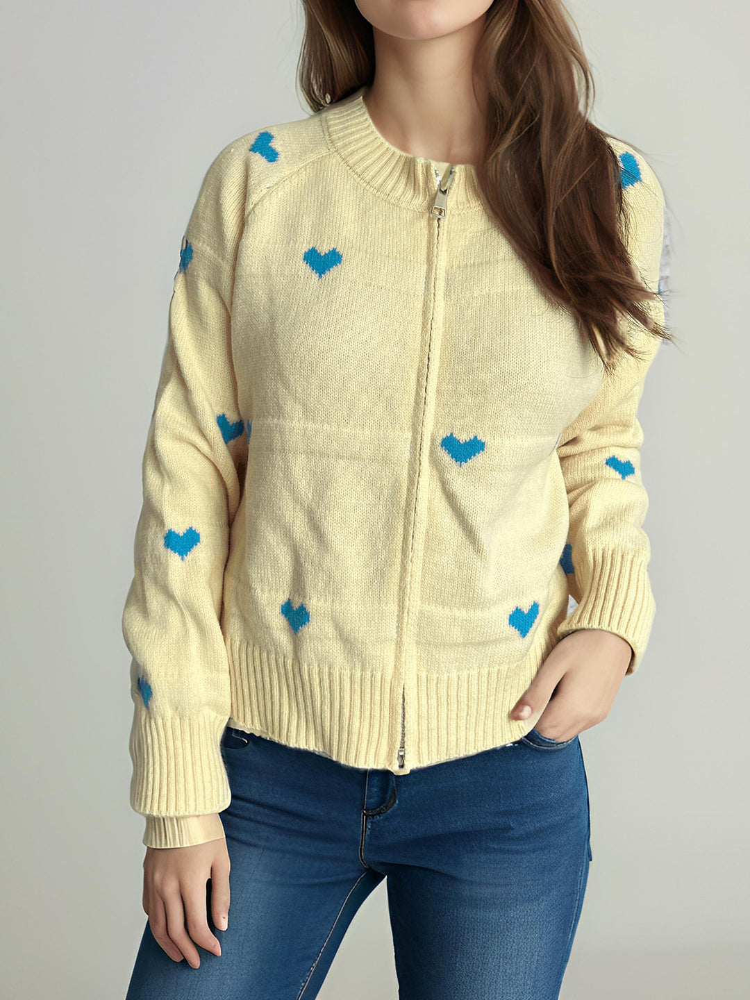 Damen Strickjacke mit Herzmotiv und modernem Reißverschluss EB