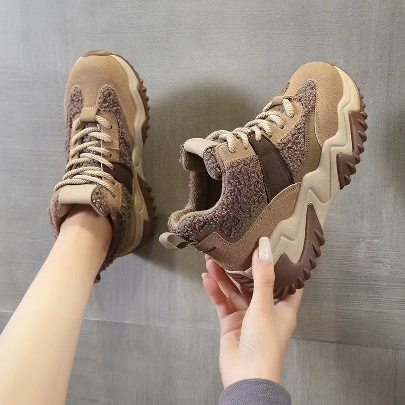 Damen Sportliche High-Top Sneaker mit kuscheligem Futter und rutschfester Sohle EB