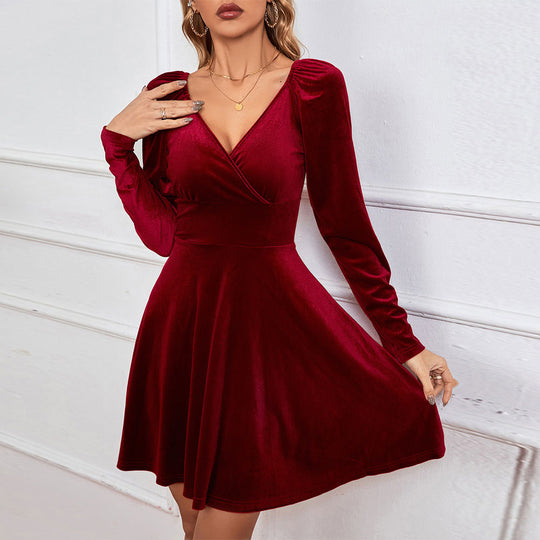 Damen figurbetontes Samt‑Skaterkleid mit Wickel‑V‑Ausschnitt, gerafften Schultern und taillierter Schößchen‑Silhouette Eichborn Berlin