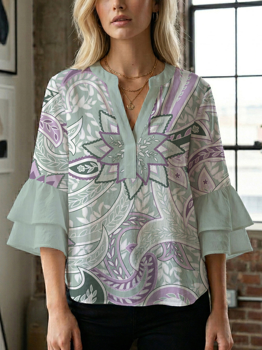 Damen Bluse mit voluminösen Rüschenärmeln und kreativem Floraldesign EB