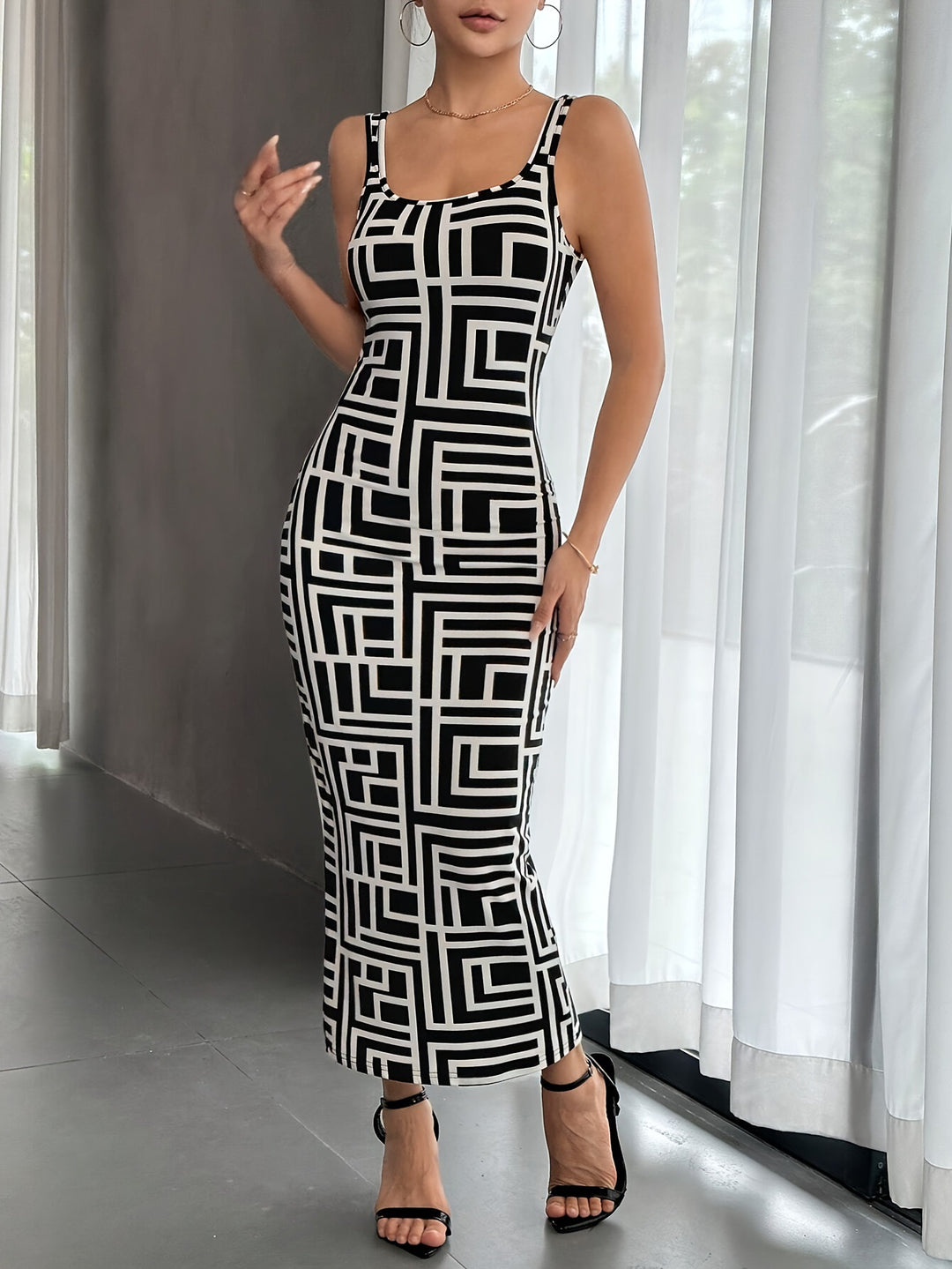 Damen Maxikleid mit modernem geometrischem Muster EB