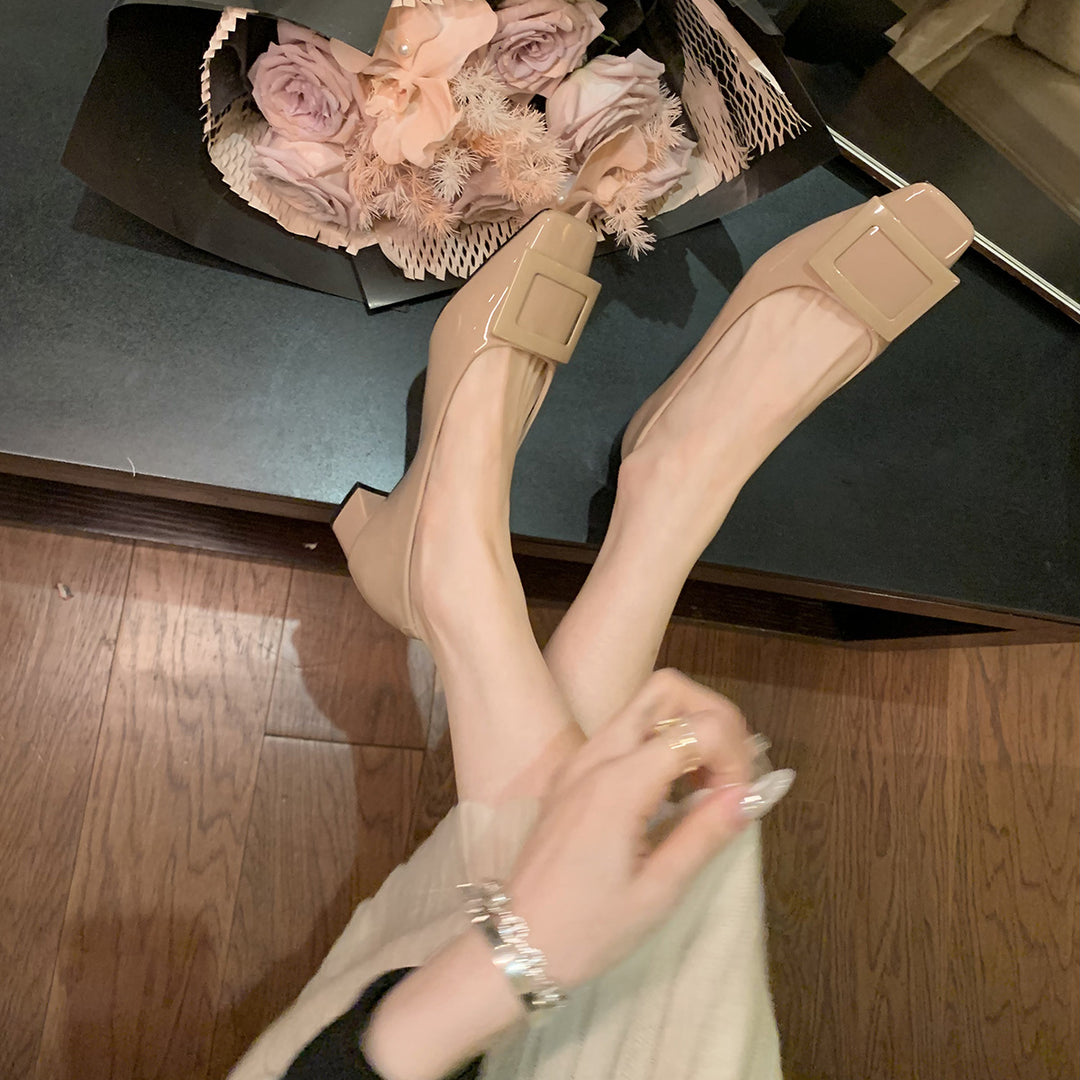 Damen Elegante Plateau-Pumps mit glänzender Lack-Oberfläche und Schmuckakzent EB