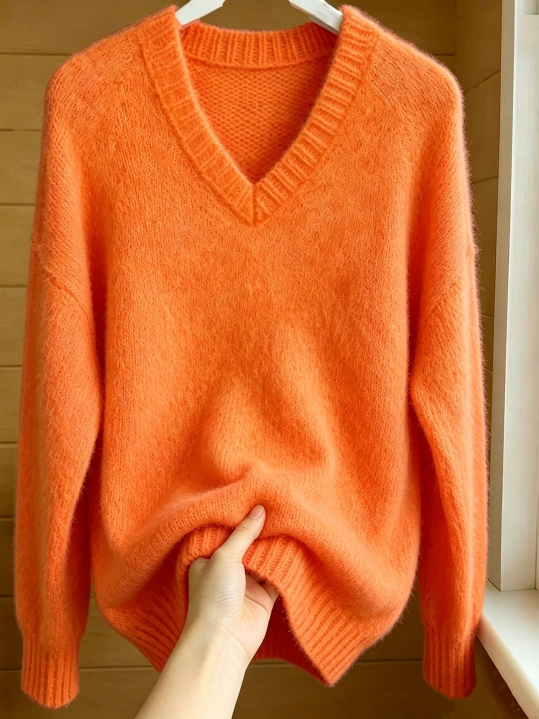 Damen Flauschiger Mohair-Mix Oversize-Pullover mit tiefem V-Kragen EB