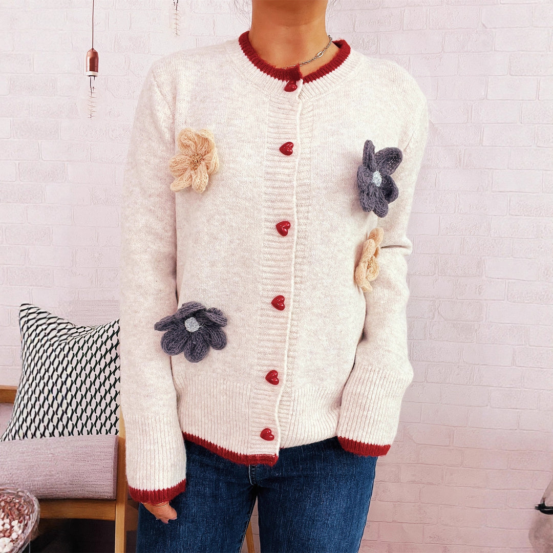 Damen Strickjacke mit floralem Design und dekorativen Herzknöpfen EB