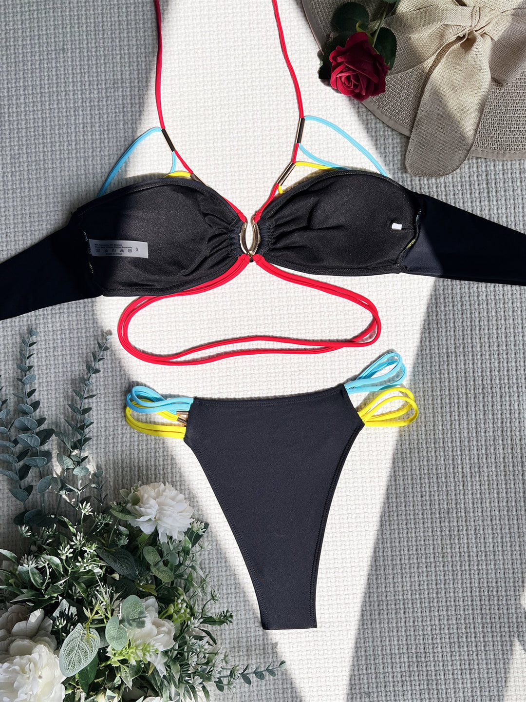 Damen Hochgeschnittener Bikini mit innovativem Schnür-Design EB