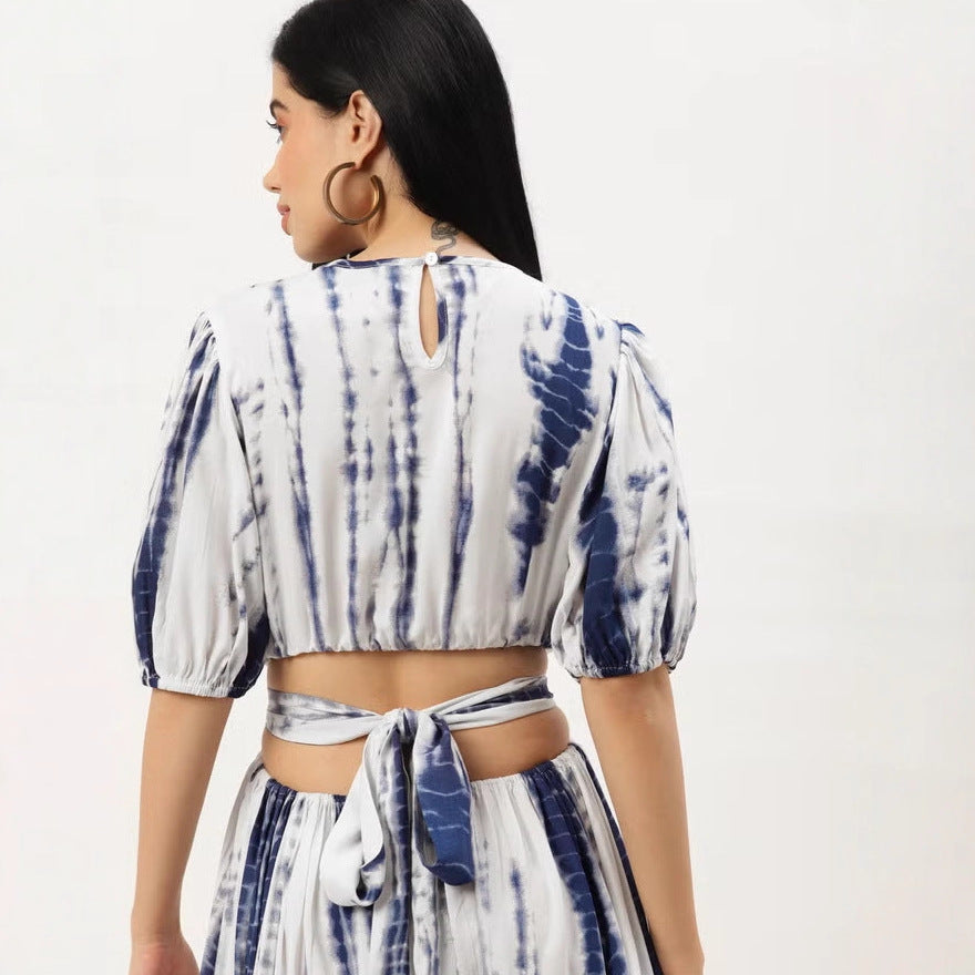 Damen Midikleid mit Batikprint, tailliertem Schnitt, seitlichem Cut-Out und Volant-Saum EB