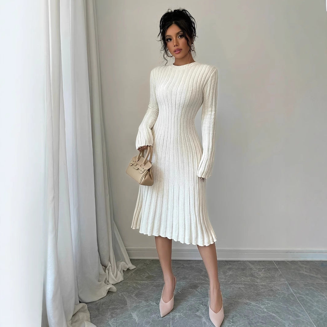Damen strickendes Kleid mit asymmetrischem Saum und langen Ärmeln EB