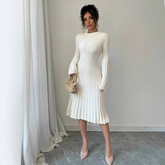Damen strickendes Kleid mit asymmetrischem Saum und langen Ärmeln EB