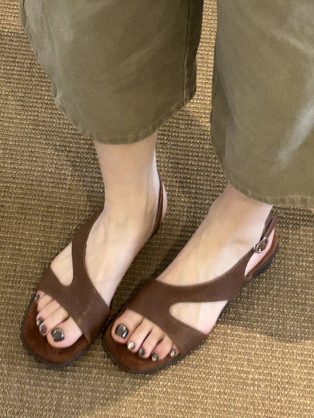 Damen Sandalen mit verstellbarem Riemen und anatomisch geformtem Fußbett EB