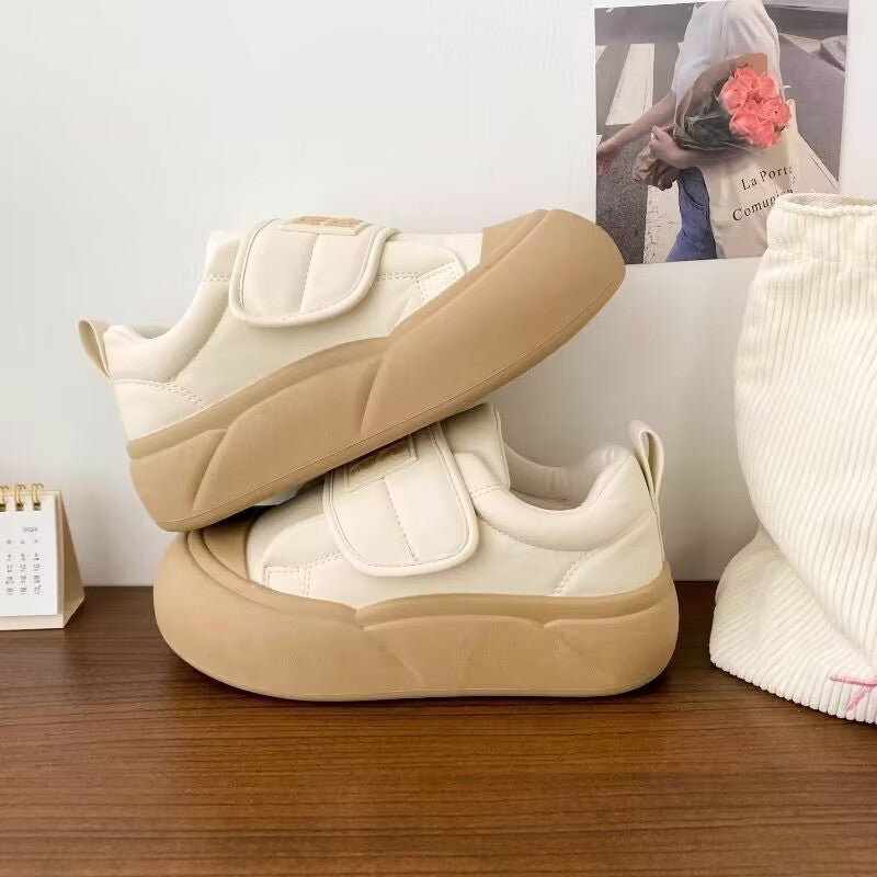 Damen Sneaker mit verstellbarem Klettverschluss und dämpfender Sohle EB