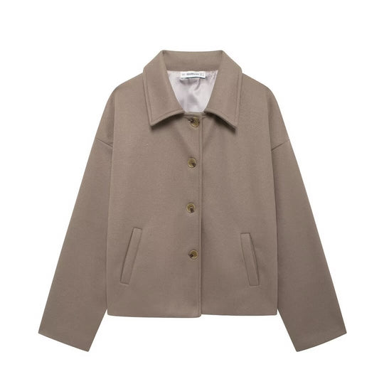 Damen nan kurze kastige Wolljacke mit Hemdkragen, durchgehender Knopfleiste und eingesetzten Eingrifftaschen EB