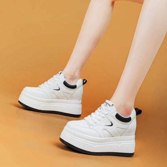 Damen Plateau Sneakers mit sportlichem Design und dämpfender Sohle EB