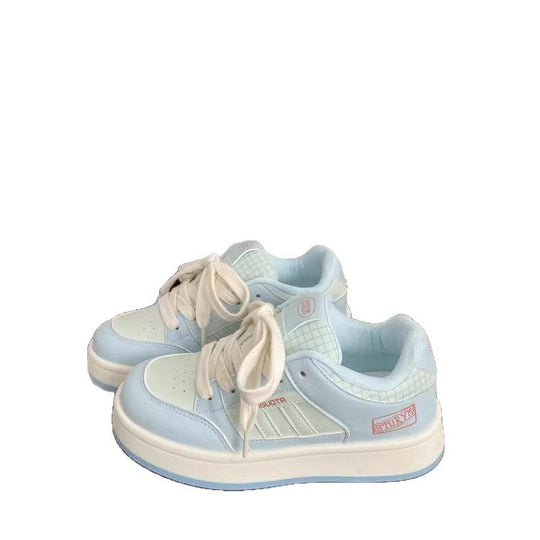 Damen Sportliche Plateau-Sneaker mit ausgeprägtem Schnürsystem und trendigem Design EB
