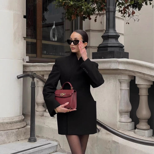Damen nan taillierter Blazerkleid-Mantel mit Stehkragen, markanter Schulterform und aufgesetzten Taschen EB