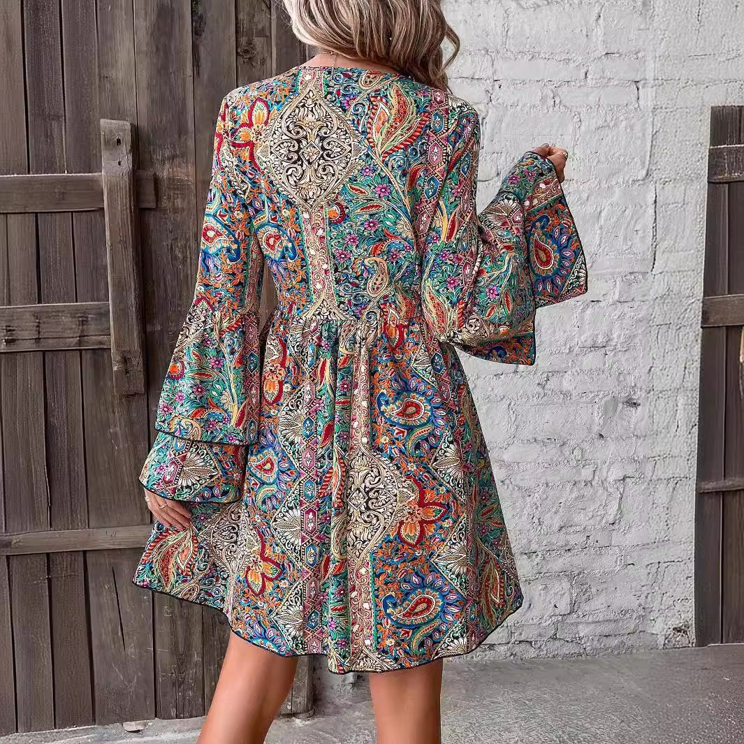 Damen nan Boho-Minikleid mit tiefem V-Ausschnitt, Trompetenärmeln und geraffter Taille EB